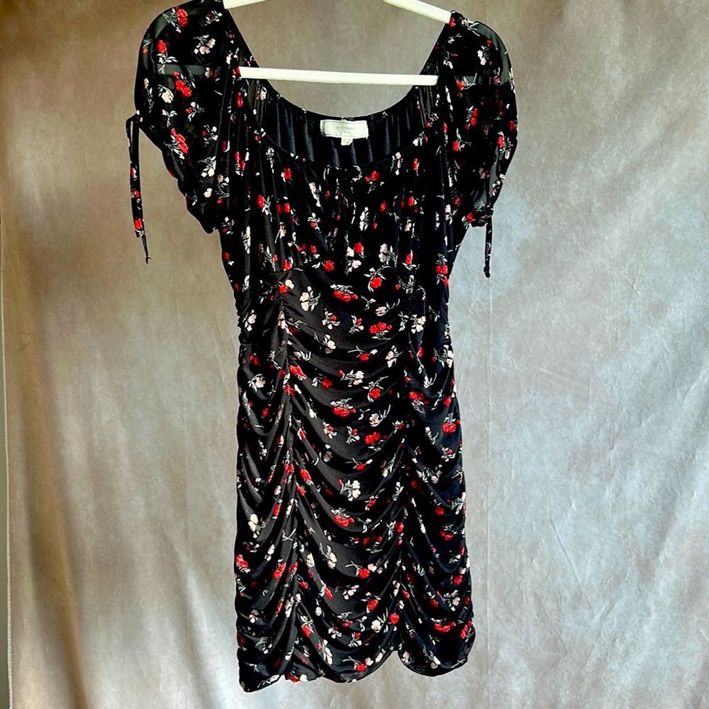 No Comment- (Junior)Lg dress - floral form fitting midi 💕
